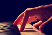 开云体育在线-客战扬威！法兰克福客场横扫劲敌，欧战门票紧握手中