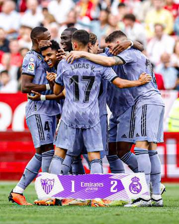 包含佛罗伦萨逆转胜利，冲击前四名位置的词条