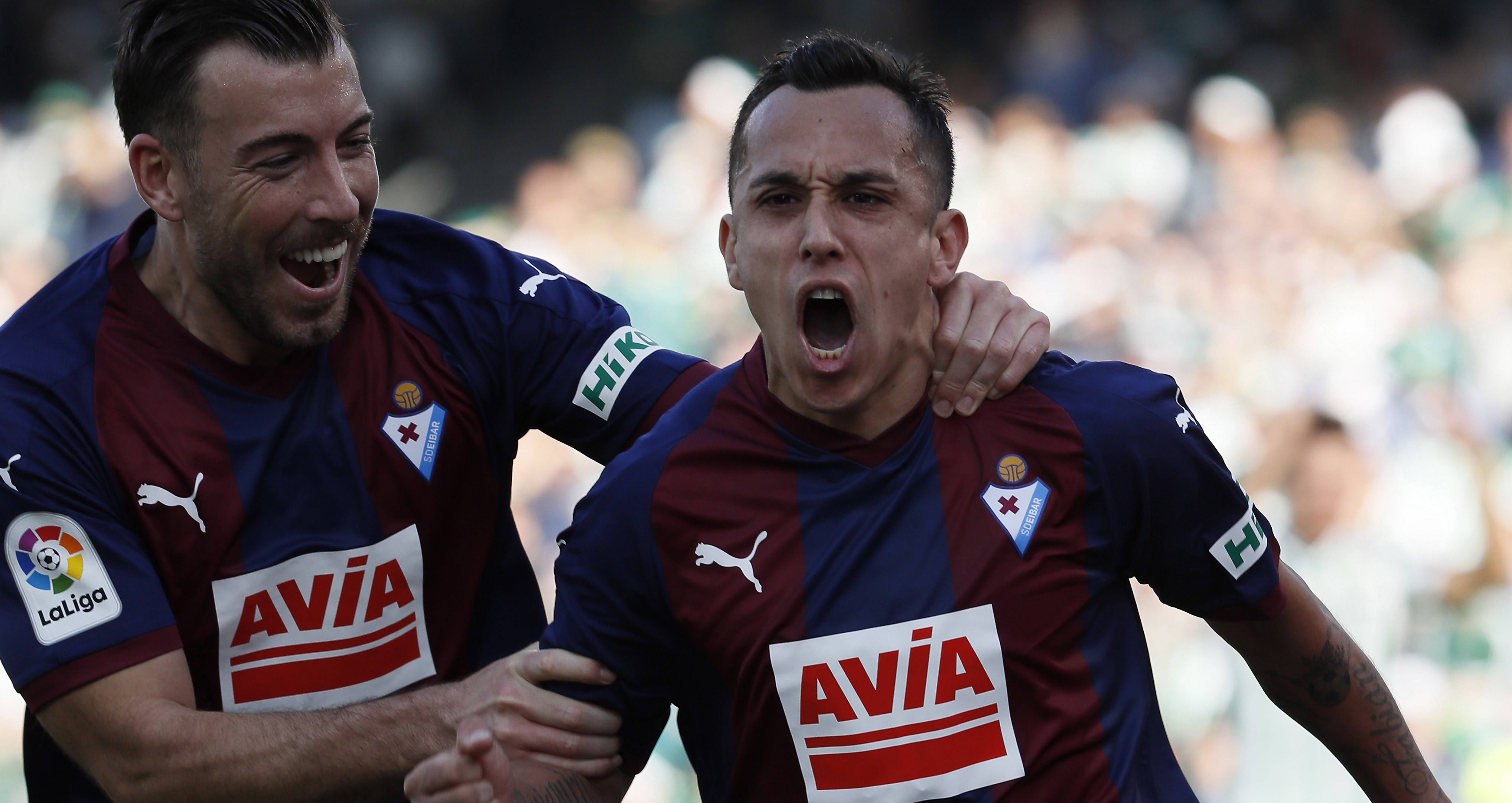 埃瓦尔客场逼平塞维利亚，势均力敌