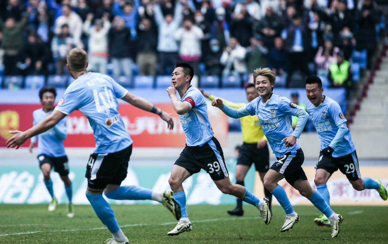 包含顶尖足球豪门展现实力，势不可挡的词条