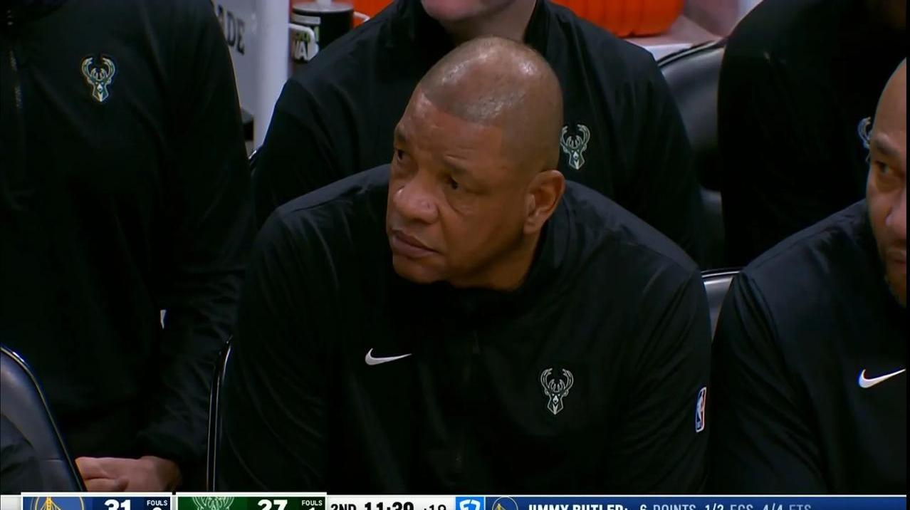 开云体育中国-雄鹿主帅因伤离场，助教代替指挥