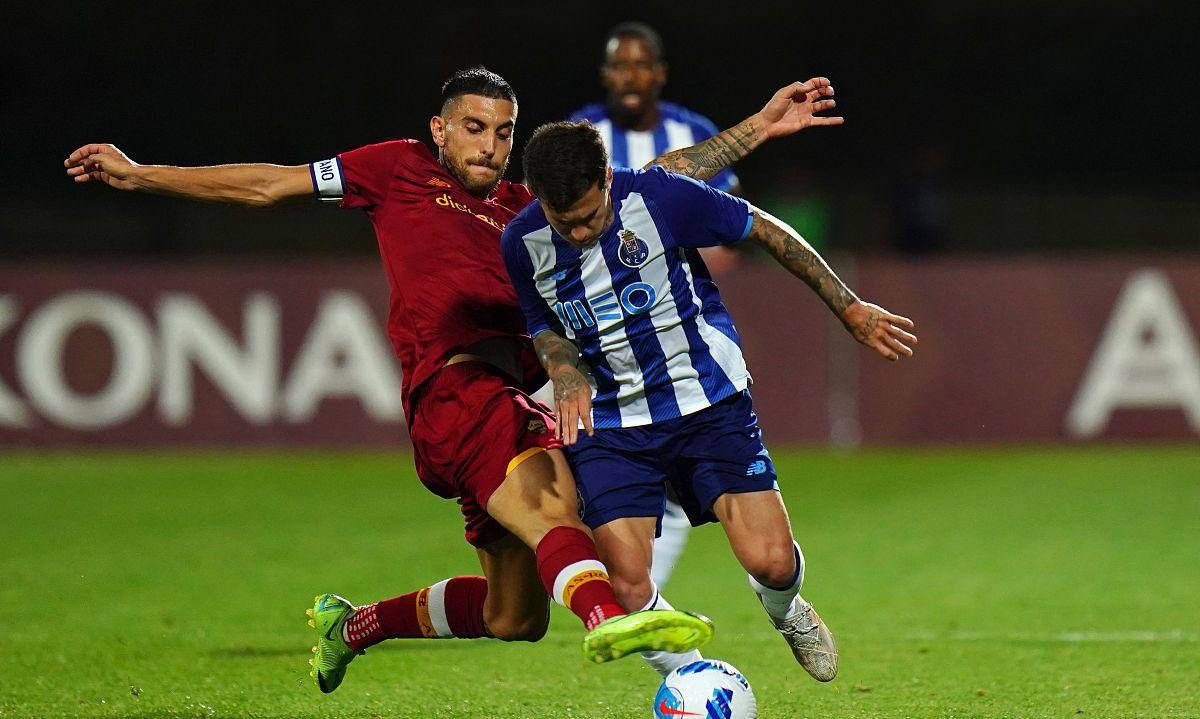 开云体育-罗马连败遭淘汰，球员失望离场