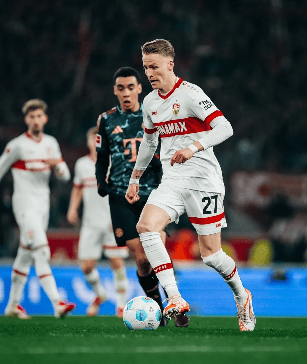 斯图加特球员受伤退出，影响球队战术布置