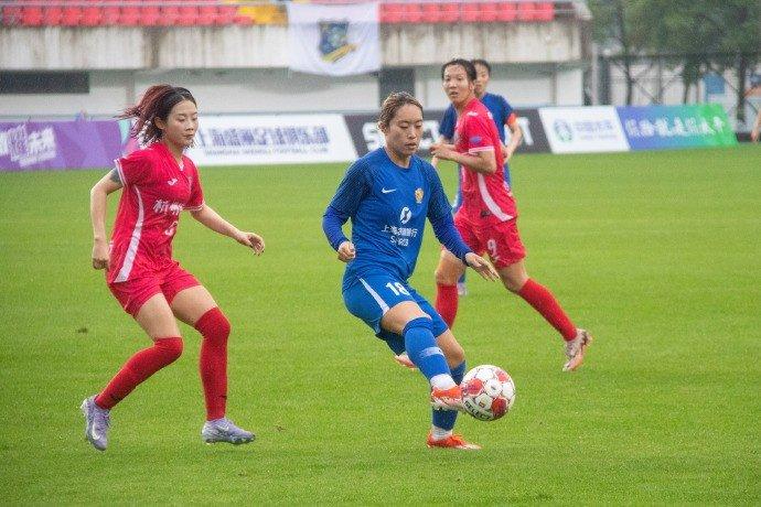 开云体育入口-精彩瞬间：女足比赛中球员为胜利拼搏的简单介绍