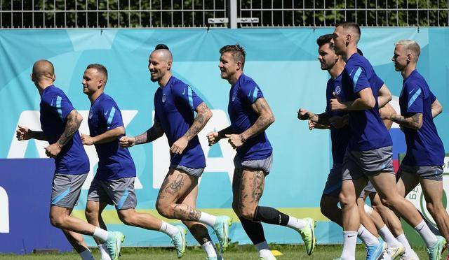 开云体育下载-斯洛伐克擒下乌克兰，晋级不再是梦想