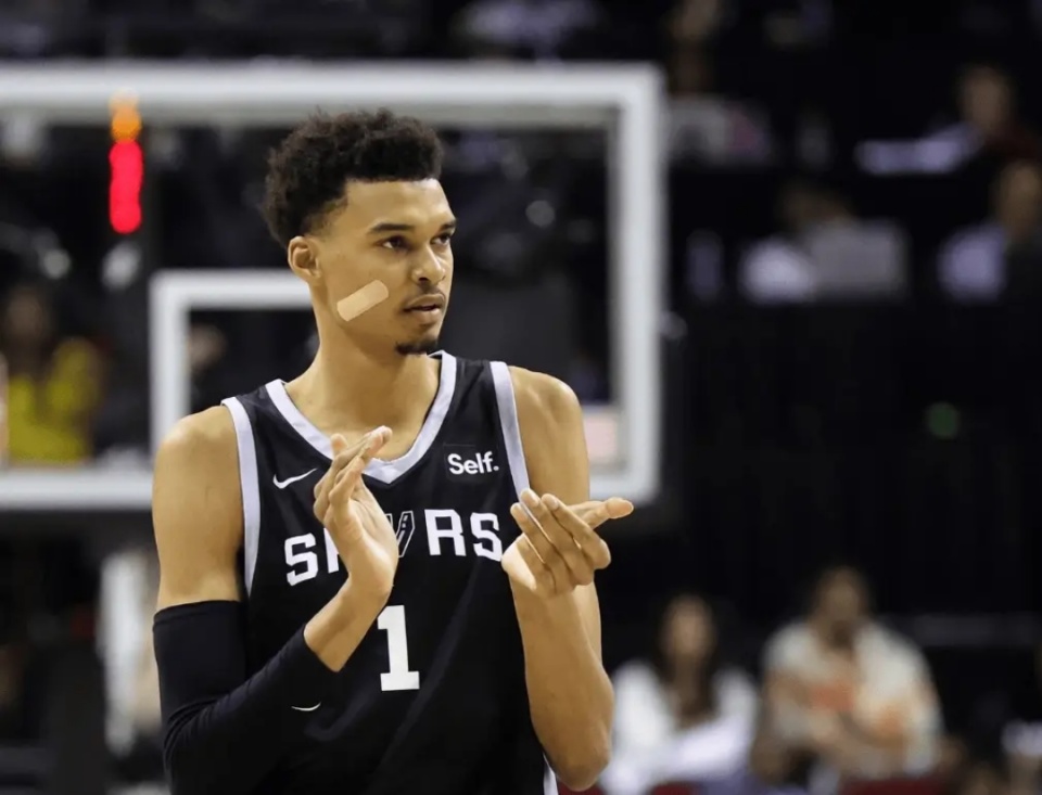 弗赖堡队外援发挥出色,成为关键先生 弗赖堡队外援发挥出色,成为关键先生