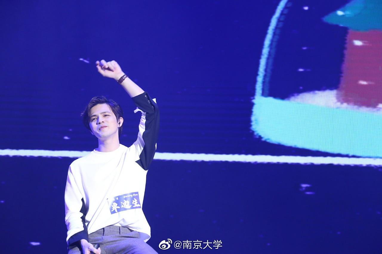 开云体育入口-球队新赛季举行歌手助阵表演，精彩绝伦