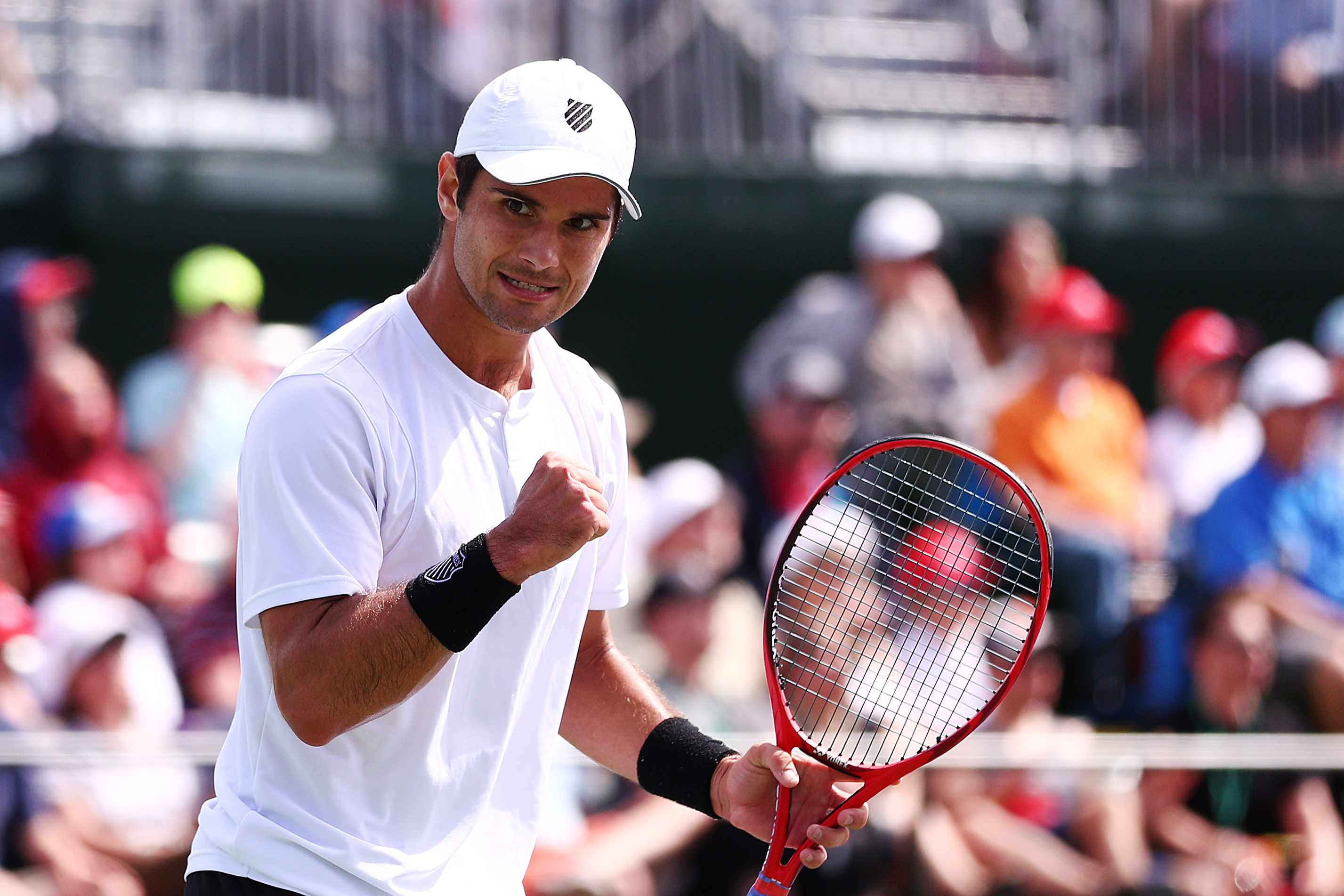 关于科隆在比赛中全力以赴,成功战胜对手的信息 关于科隆在比赛中全力以赴,成功战胜对手的信息