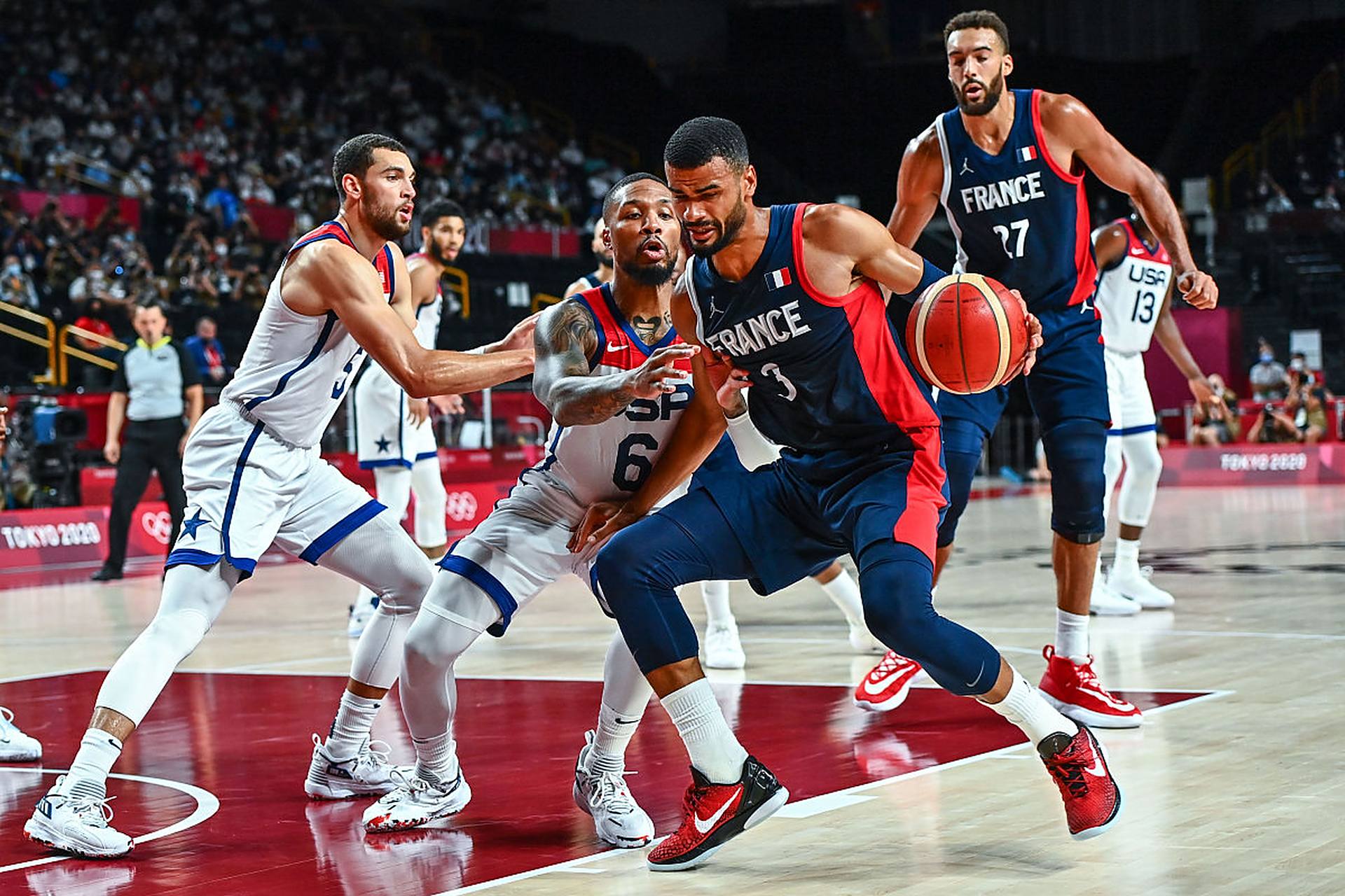 开云官网-体育领域内的一场激烈篮球比赛备受关注