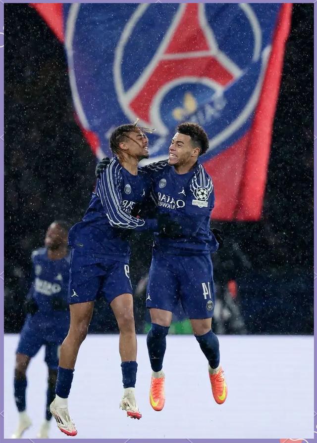 开云平台-关于巴黎圣日耳曼惊喜逆袭曼城重燃希望的信息