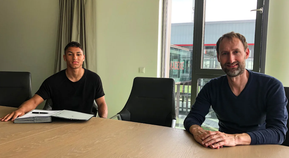 开云体育官网-新星闪亮霍芬海姆队后防核心稳定