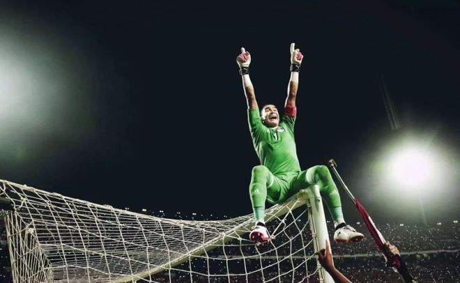 刚果前锋射中球门,率队获胜 刚果前锋射中球门,率队获胜