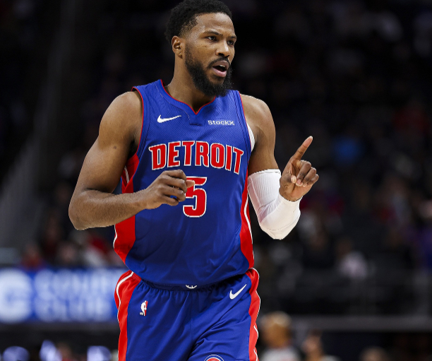 顶尖球队队员争夺MVP,展现最佳表现 顶尖球队队员争夺MVP,展现最佳表现