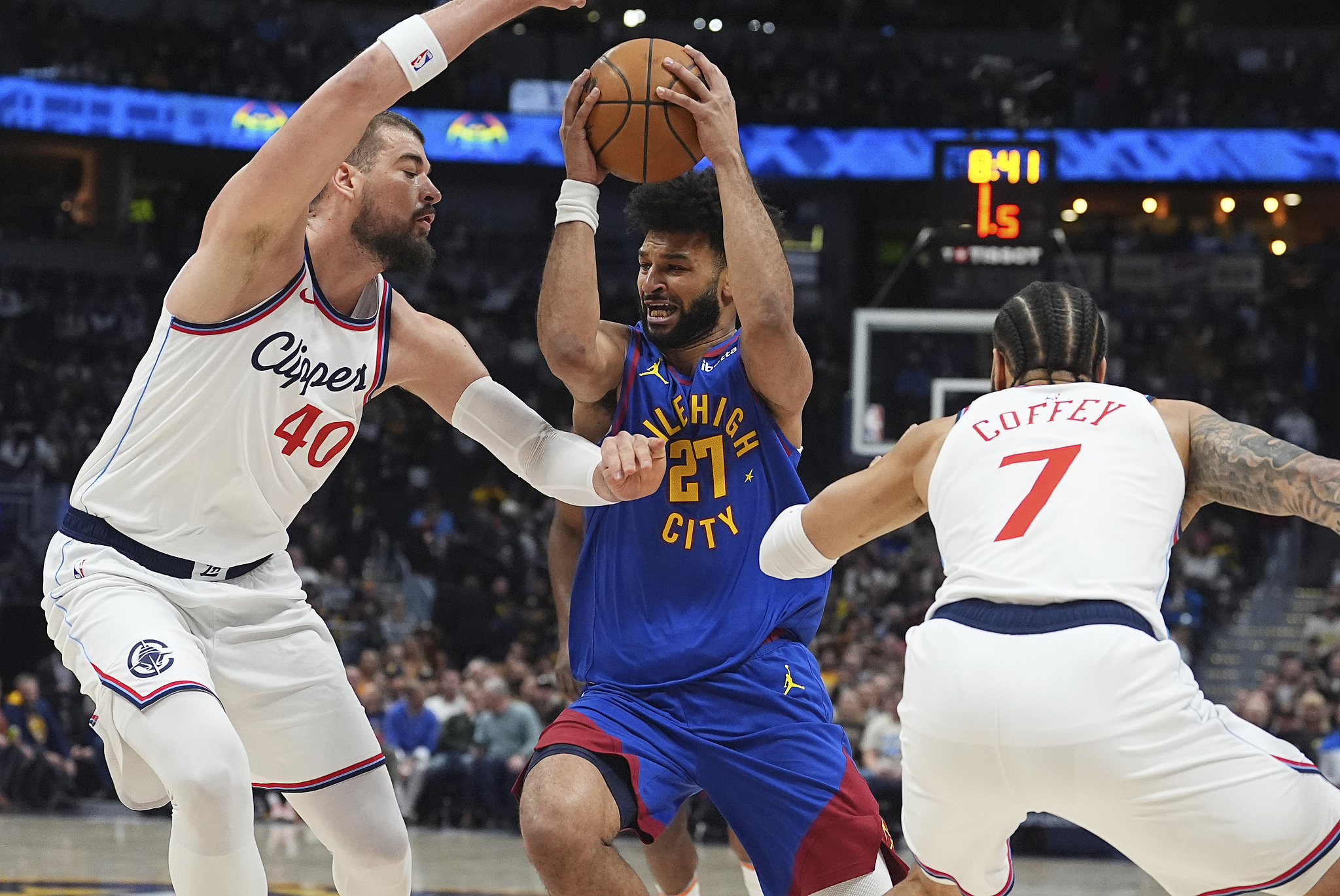 快船大胜掘金,继续保持不败 快船大胜掘金,继续保持不败