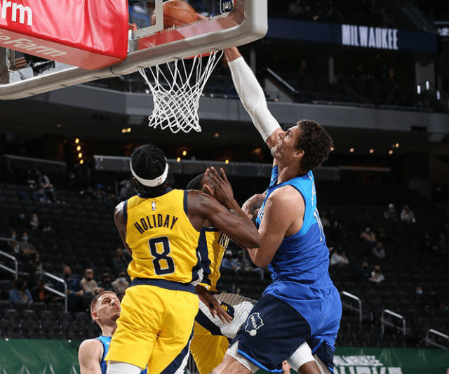 开云体育中国-雄鹿B队血洗尼克斯，福克斯送出助攻