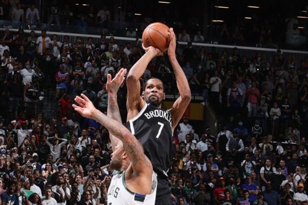 北京队完胜太阳，霍勒迪扛起全队