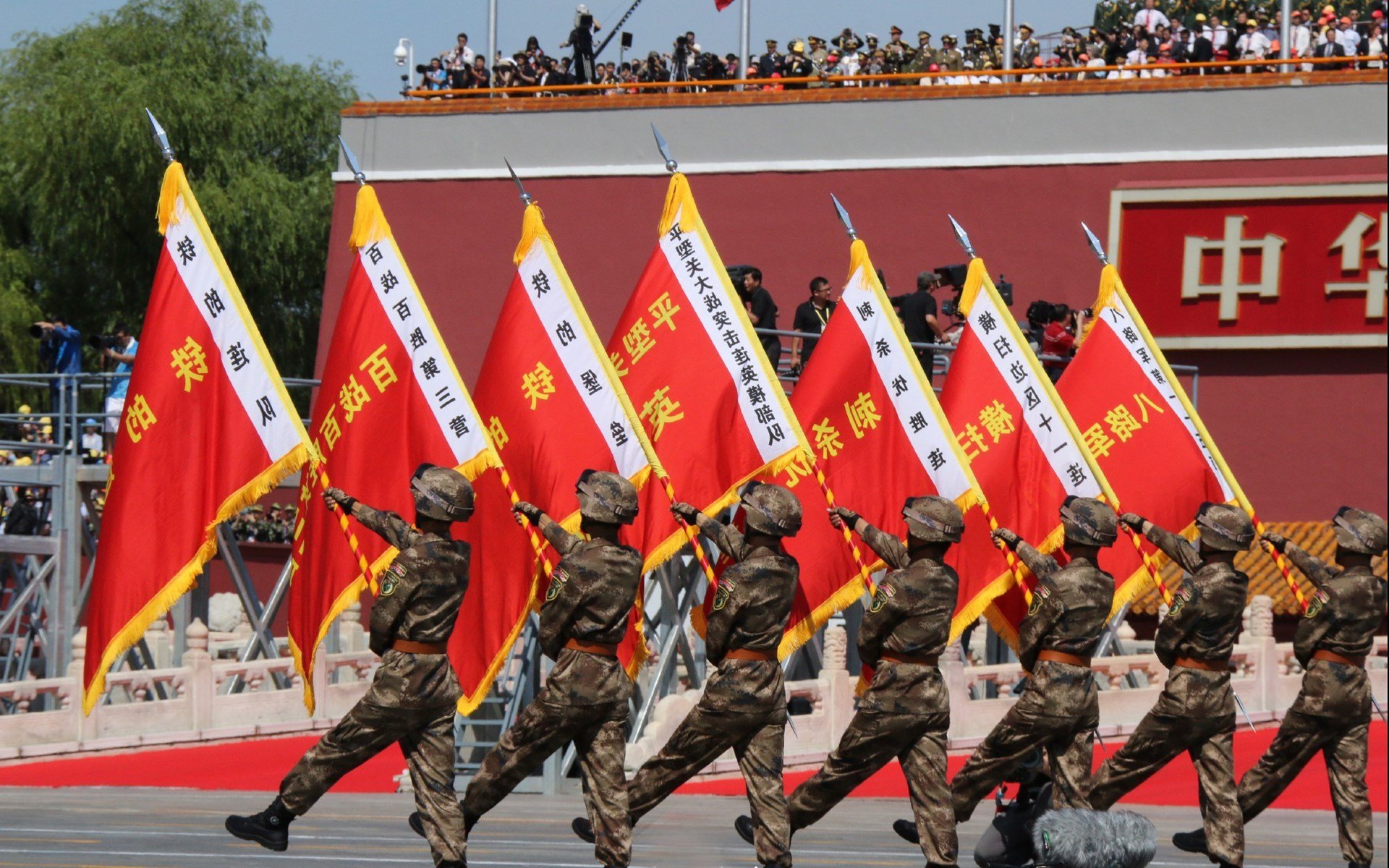 绝境与围城,当梅西的利刃刺破乌云,巴拉圭的铁壁困住战车