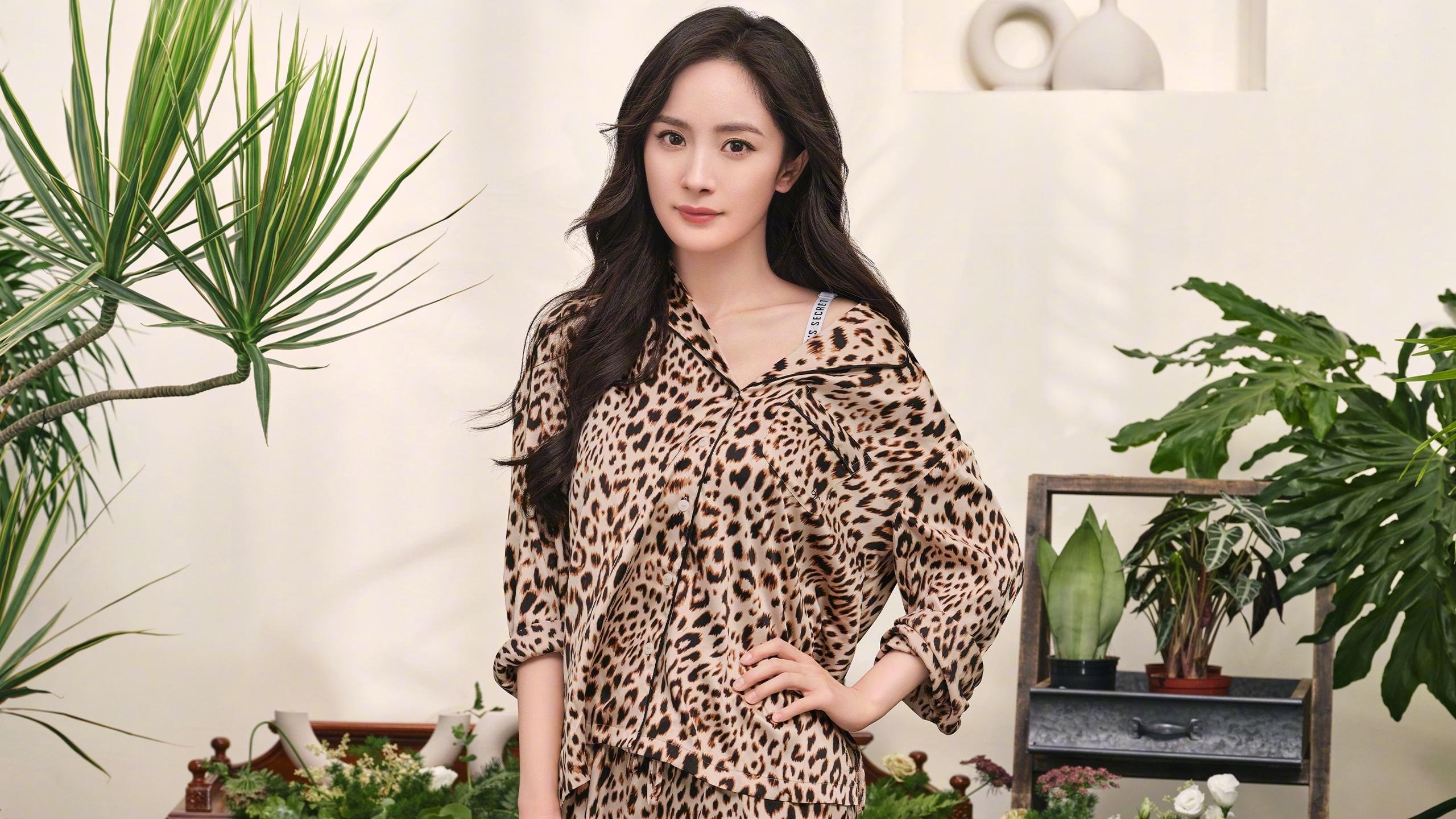 开云下载-星光对决暗夜锋芒，布伦森关键回合利刃出鞘，76人湖人巅峰战见证新王崛起